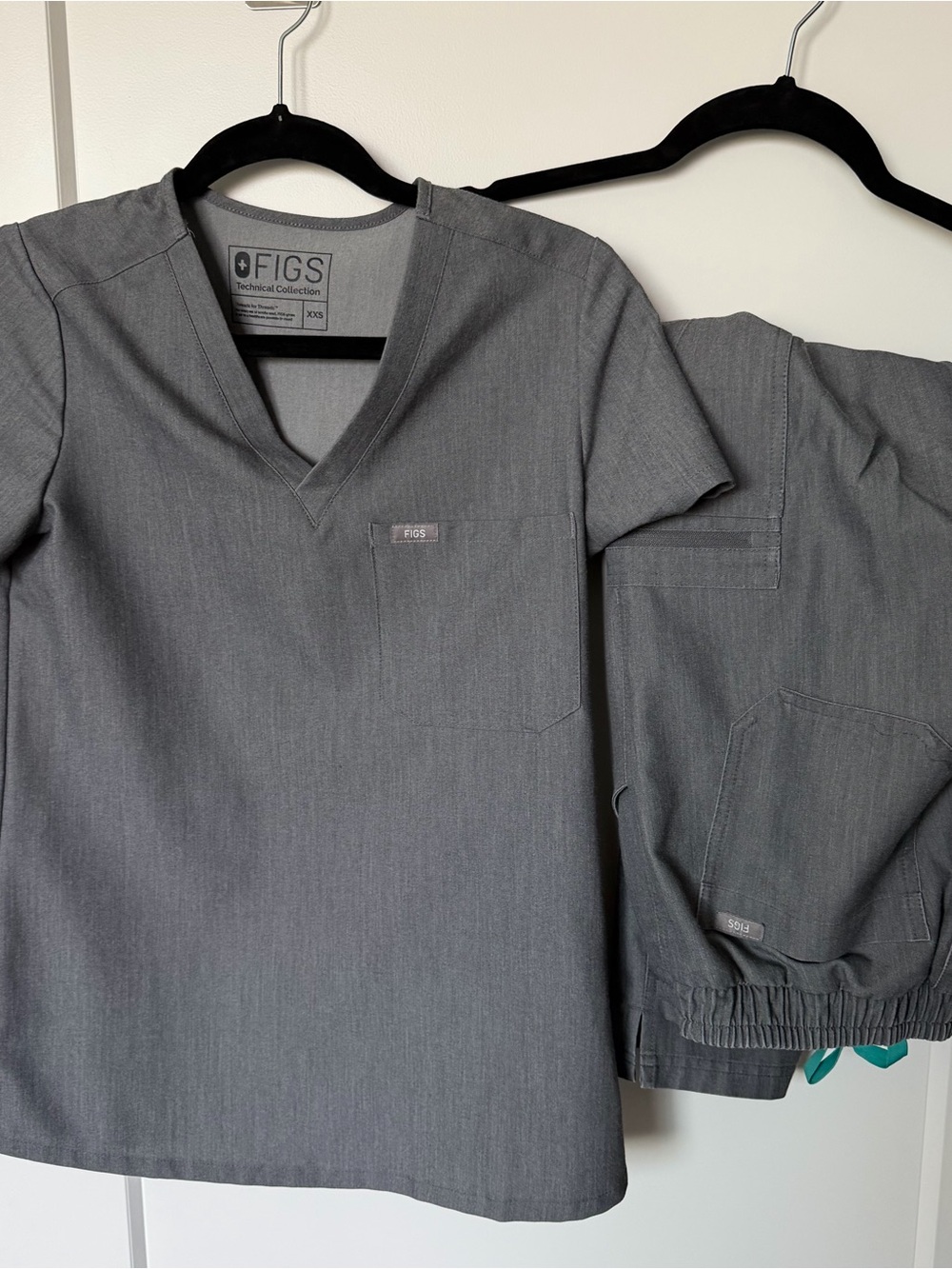 FIGS Scrubs Set Graphite